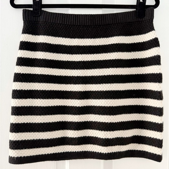 A New Day Striped Knit Mini Skirt (M) - Picture 3 of 4